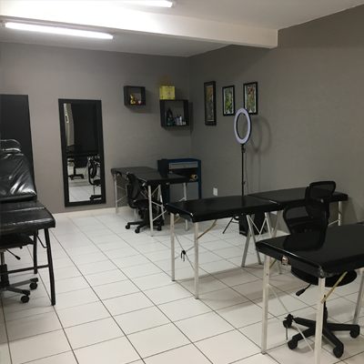 Espaço interno da NT Tattoo no Jardim Monte Kemel